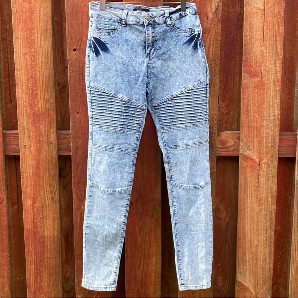 Men's Light Blue Skinny Jeans with Ribbed Design